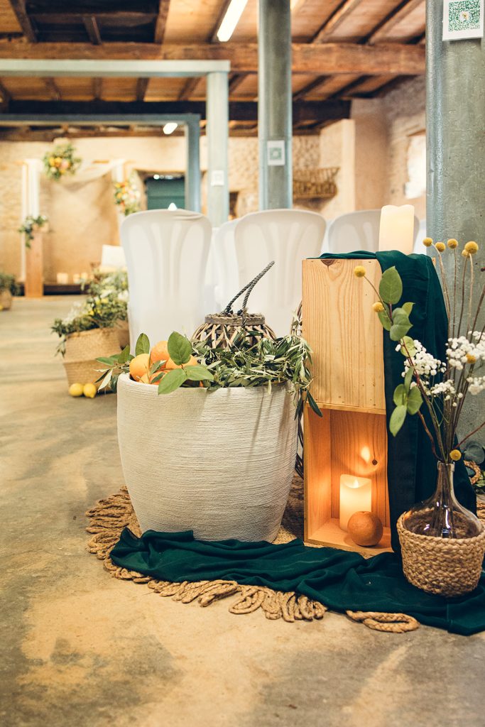 décoration par in-out décoration sur le thème des citrons olivier aquarelle d'une cérémonie laïque dans la grange du domaine relais de porthos à Ogenne-Camptort