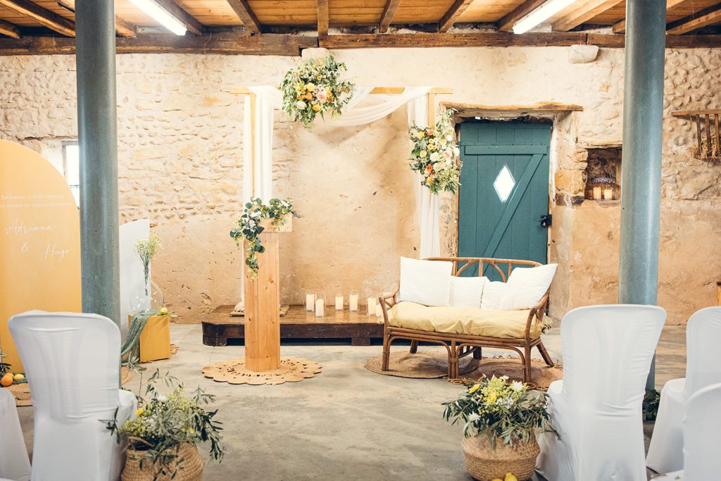 décoration par in-out décoration sur le thème des citrons olivier aquarelle d'une cérémonie laïque dans la grange du domaine relais de porthos à Ogenne-Camptort