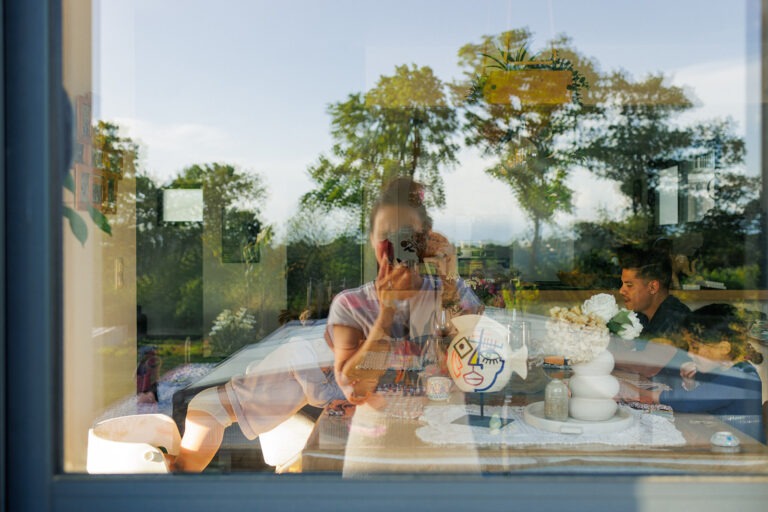 Pourquoi faire une séance photo famille quand on prend déjà des centaines de photos de ses enfants au téléphone ?